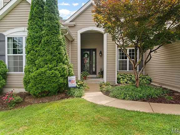 3rd image of 14 Prairie Lake Ct