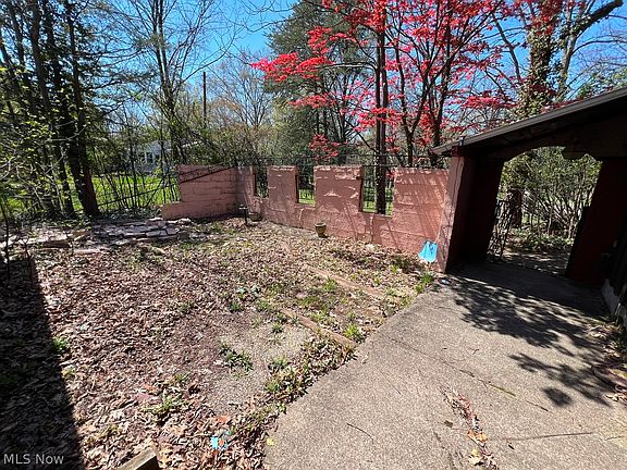 5th image of 341 Benton Ave