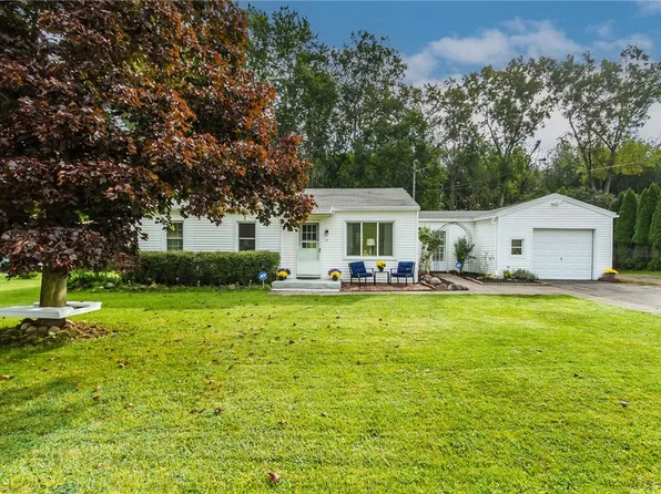 17 Erie St S, Macedon, NY 14502