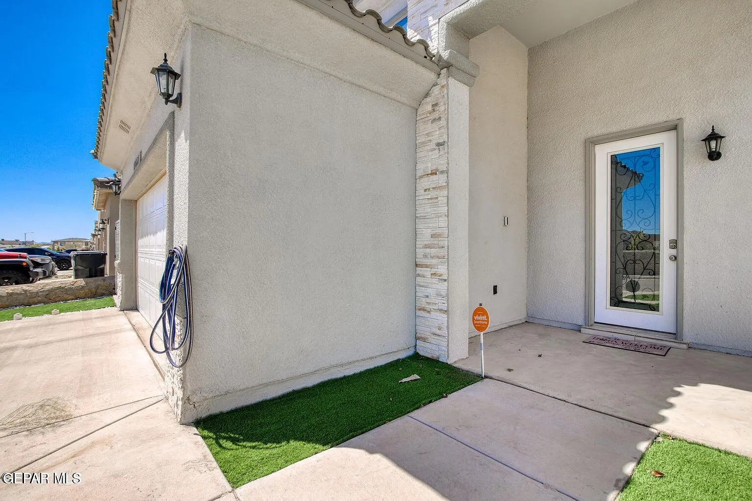 4 bed, 2.5 bath, 2147 sqft, $2,150 — Photo 3