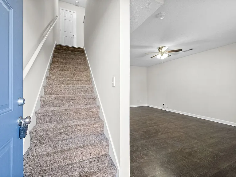 Executive Avenue-249 (x4) — Photo 3