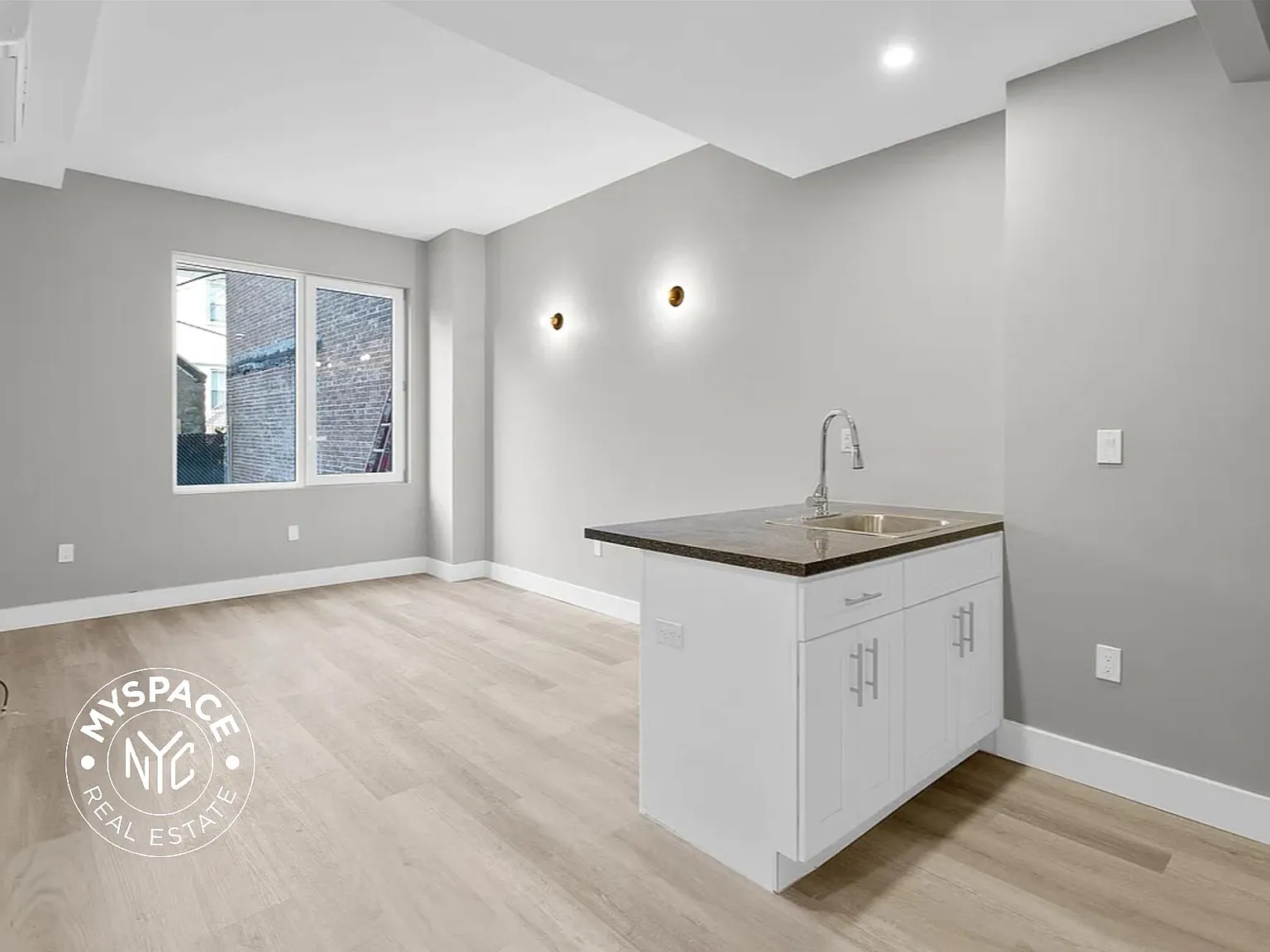 639 East 28th Street — Photo 2