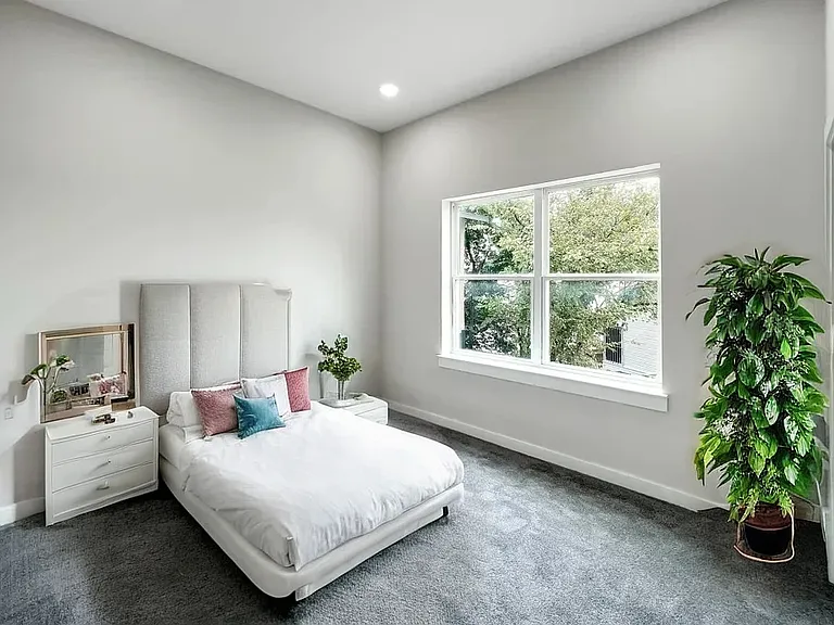 100 Lewis St — Photo 14