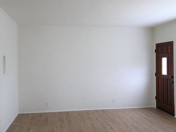 5th image of 1157 E Main St