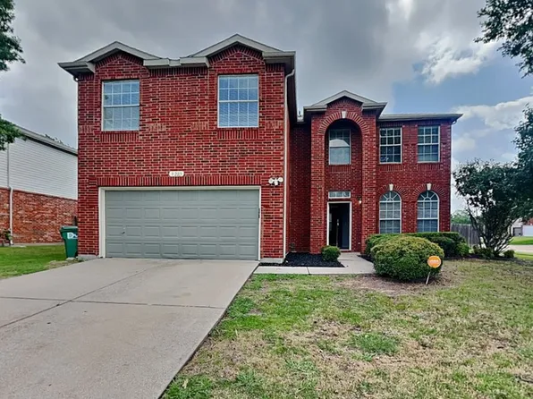 8209 Swan Park Dr, Denton, TX 76210