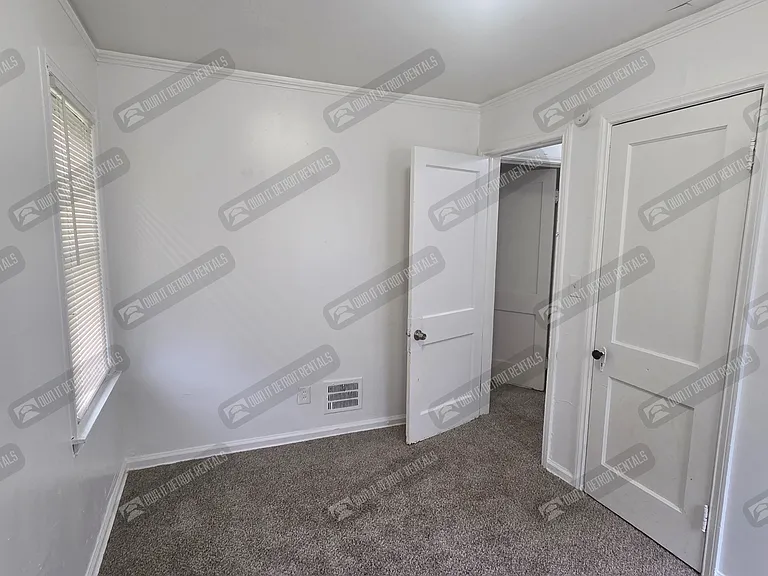 19384 Concord St — Photo 13