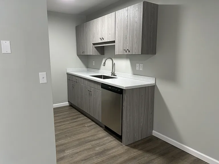 427 N Lake St #6 — Photo 3