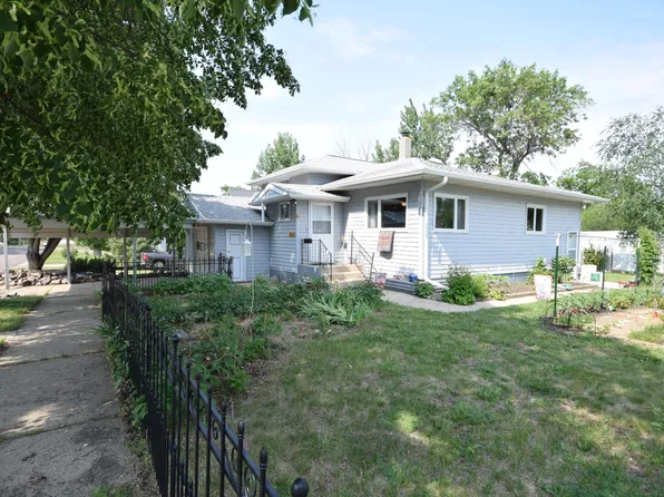 211 3rd Ave W, Sisseton, SD 57262