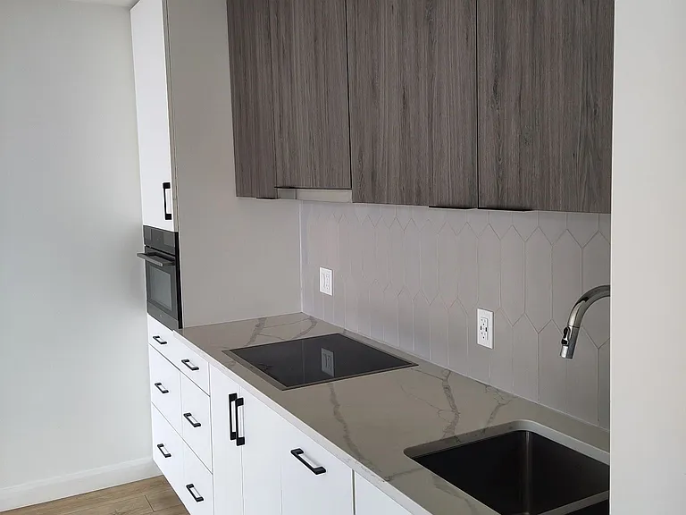 741 King St W #508 — Photo 8