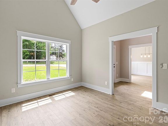 5th image of 156 Clear Springs Rd