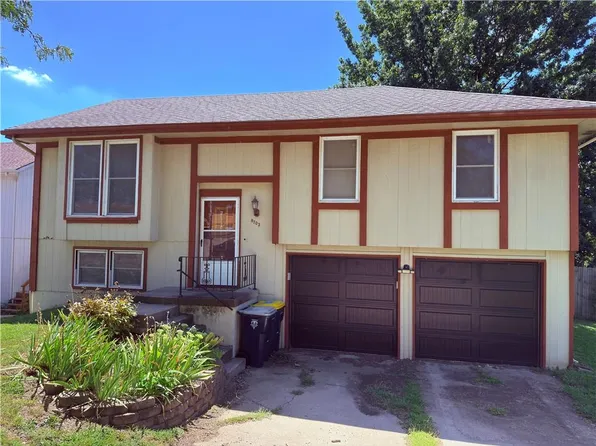 8703 NW 83rd St, Kansas City, MO 64152