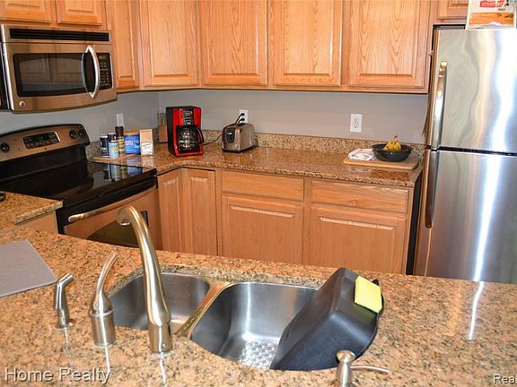 4th image of 50456 Beechwood Ct #35