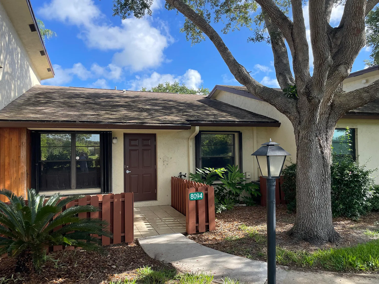2 bed, 2.0 bath, 1026 sqft, $2,000 — Photo 2