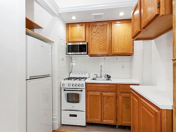 4th image of 303 W 74th St APT 1F