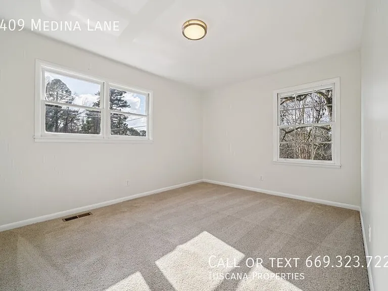 1409 Medina Ln — Photo 7