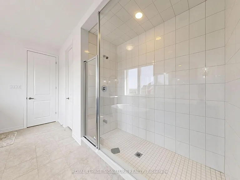 635 Newlove St — Photo 32