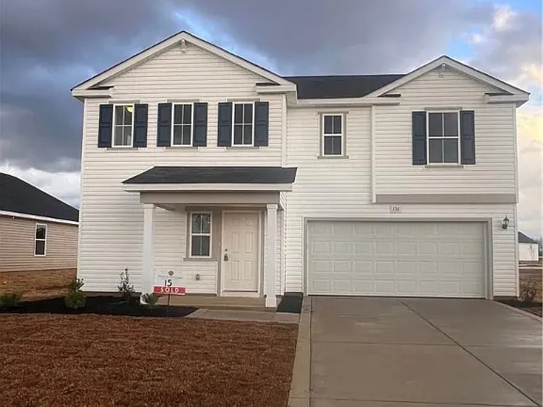 136 Arlington Dr — Photo 16