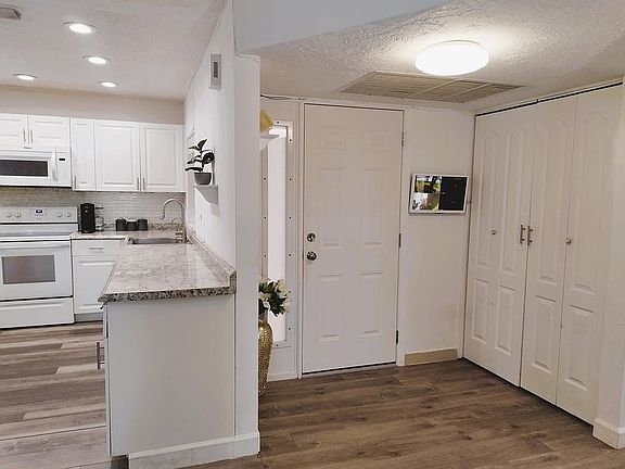 5th image of 2753 Carambola Cir S