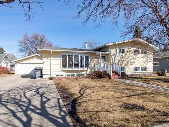 1406 24th Ave S, Moorhead, MN 56560