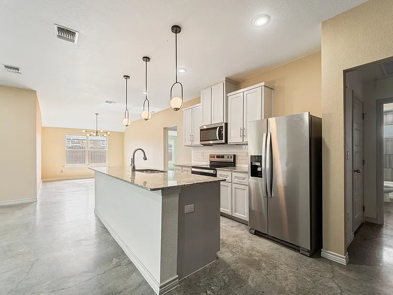 742 Freedom Cir — Photo 5