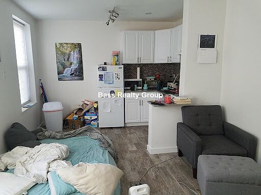 1st image of 1369 W Greenleaf Ave APT 306