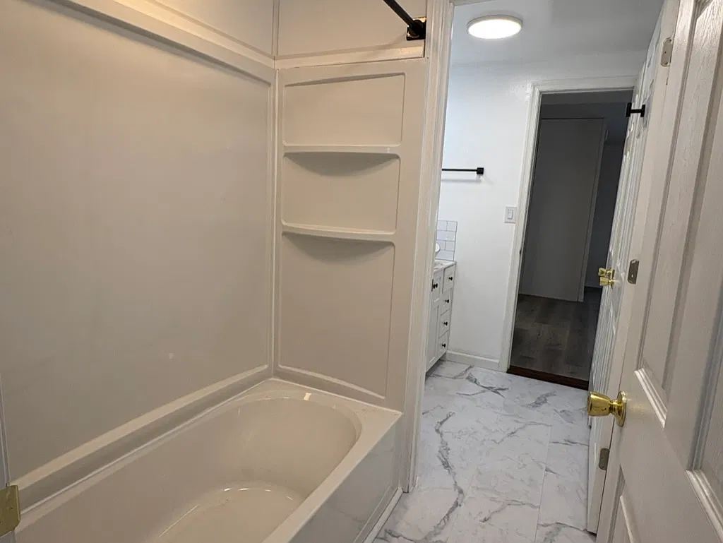2 bed, 1.5 bath, 950 sqft, $2,500 — Photo 2