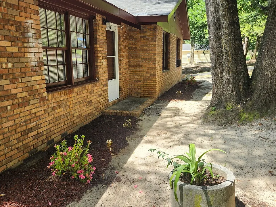 1379 Wills Pl