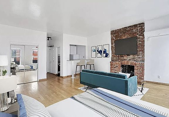 3rd image of 465 W 49th St APT 4B