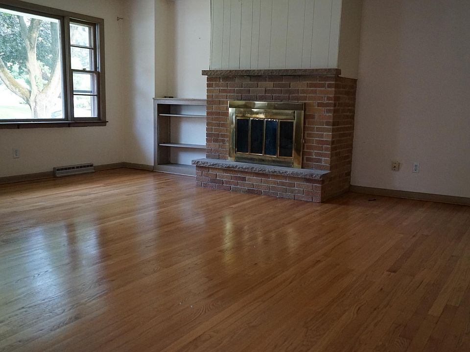 LIVING ROOM OAK FLOORS