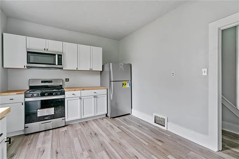 3 bed, 1020 sqft, $1,800 — Photo 4