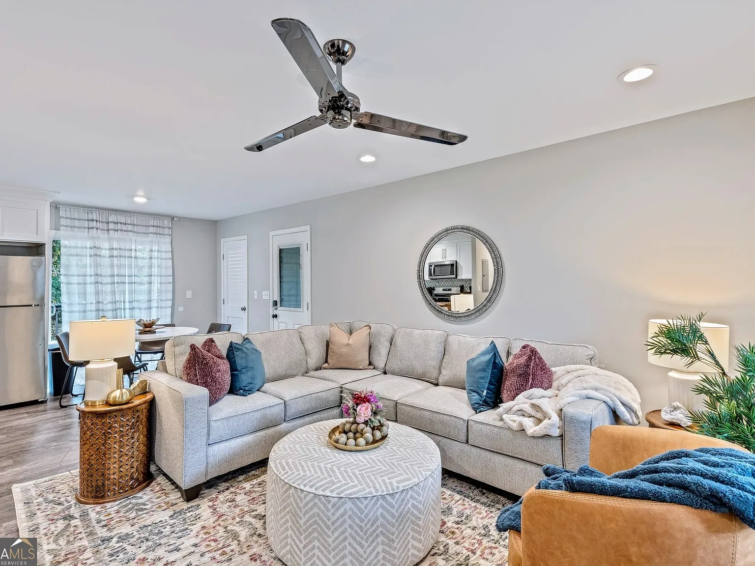 3 bed, 1.0 bath, 1025 sqft, $4,600 — Photo 4