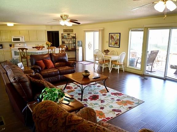 4th image of 2600 Driftwood Dr