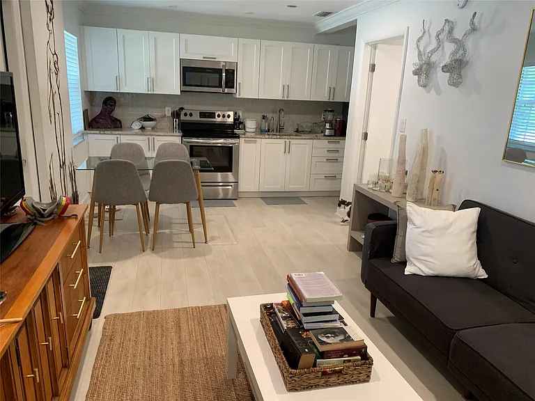 801 SW 10th St #2 — Photo 5
