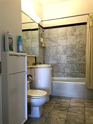 Rented by Akam Sales and Brokerage | media 4