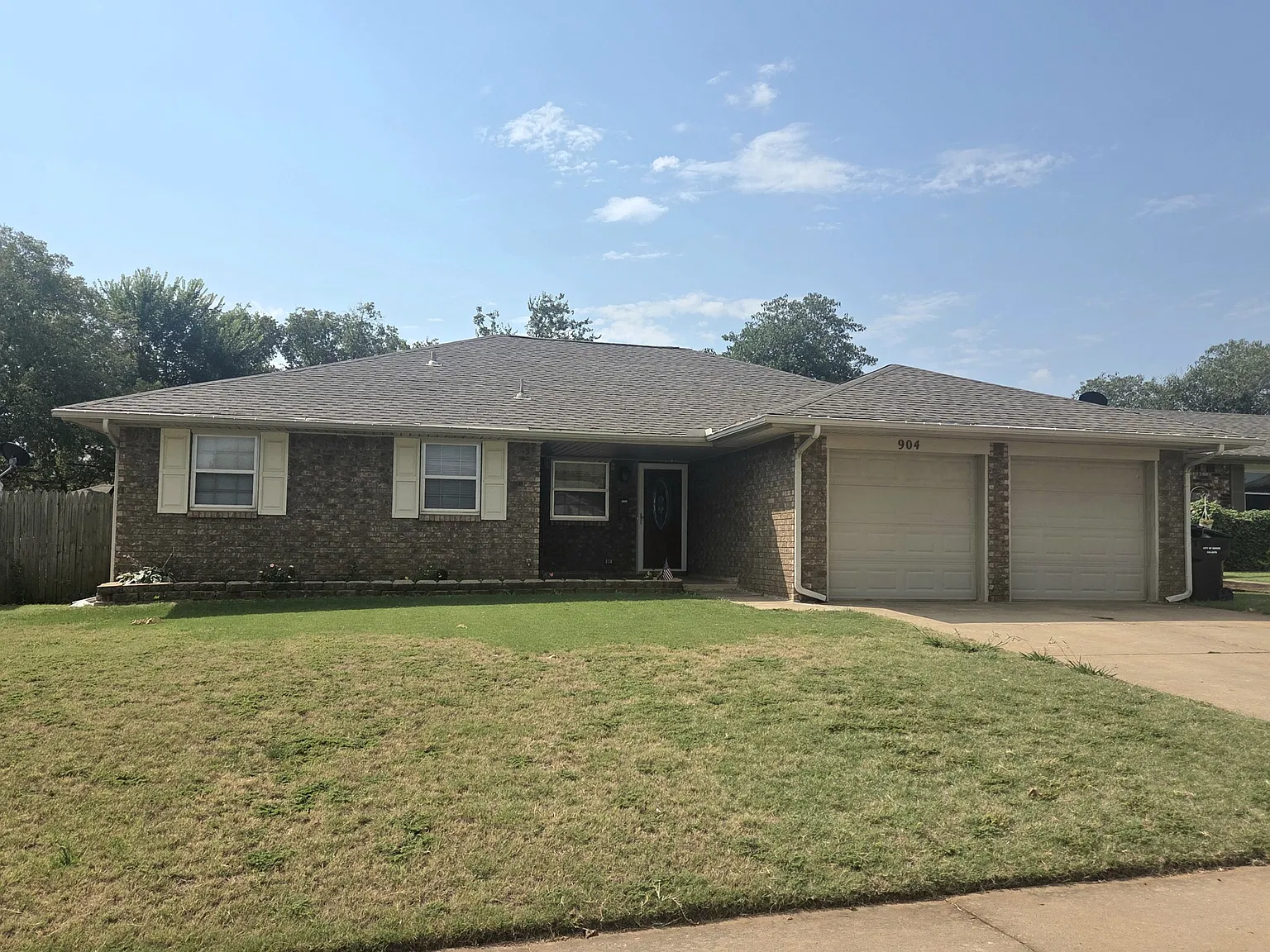 904 E Hills Dr - 1 — Photo 2
