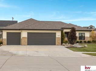 532 Devonshire Dr, Gretna, NE 68028