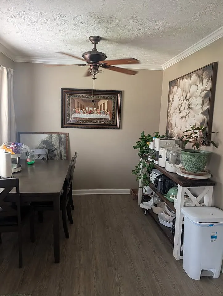3 bed, 1300 sqft, $2,095 — Photo 3
