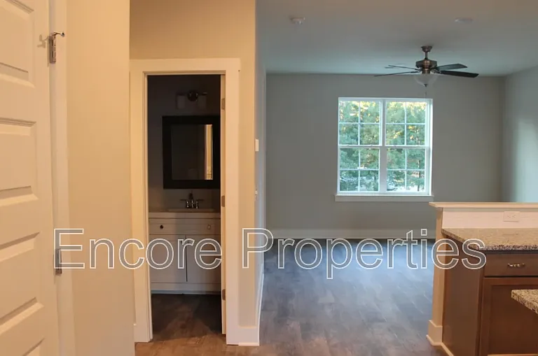 825 S Franklin St — Photo 4