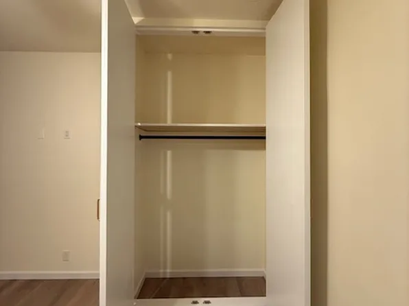 569 Vermont Street image 8 of 19