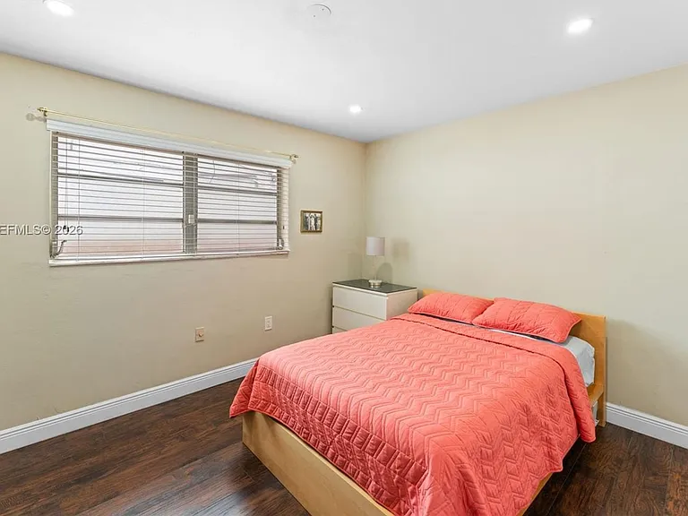 2311 SW 2nd St #0 — Photo 13