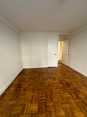 Rented by AZ REALTY NYC LLC | media 18