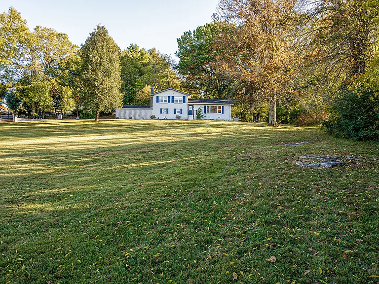 2601 Baugh Rd — Photo 2