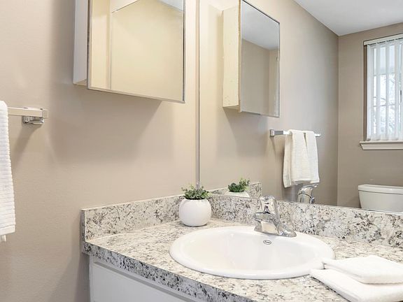 5th image of 847 Broadacre Ave #847