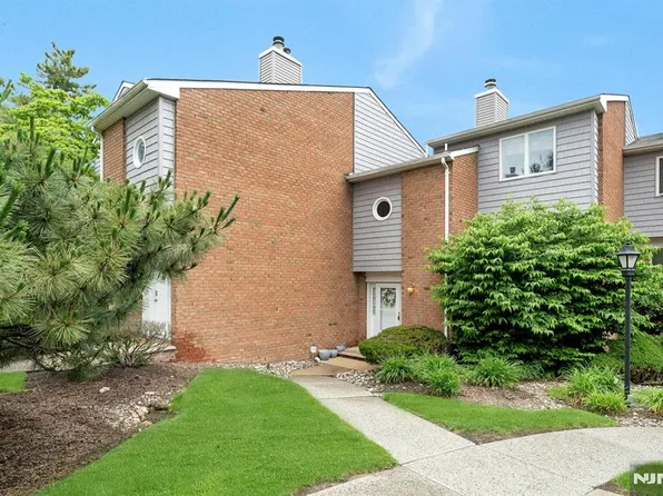 27 Sherwood Ct #14, River Edge, NJ 07661