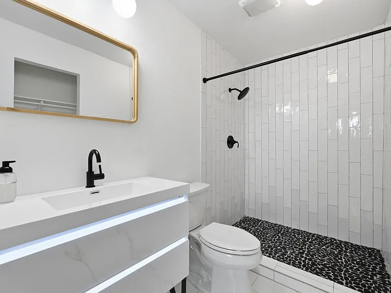 2313 Lakehurst Dr — Photo 16