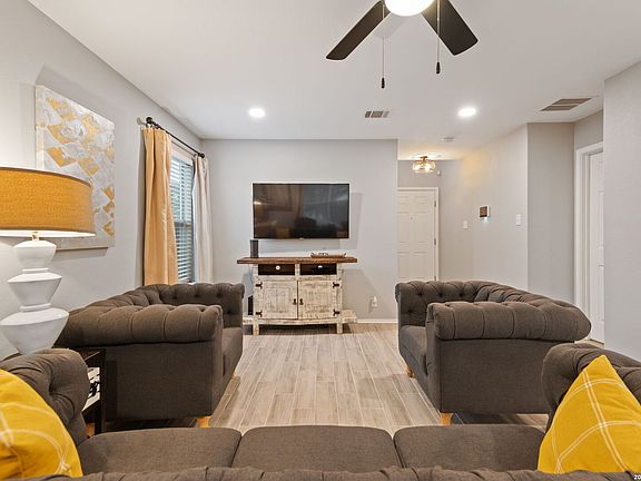 3rd image of 655 Rattler Bluff