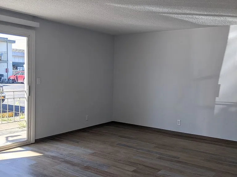 158 Jefferson St — Photo 10