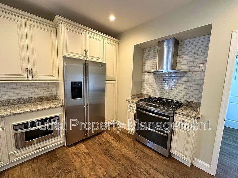 133 E Concord St #A — Photo 6