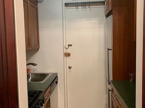 5th image of 715 Park Ave APT 3C