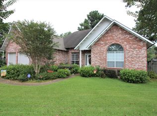 16 Stones Throw Dr, Hattiesburg, MS 39402